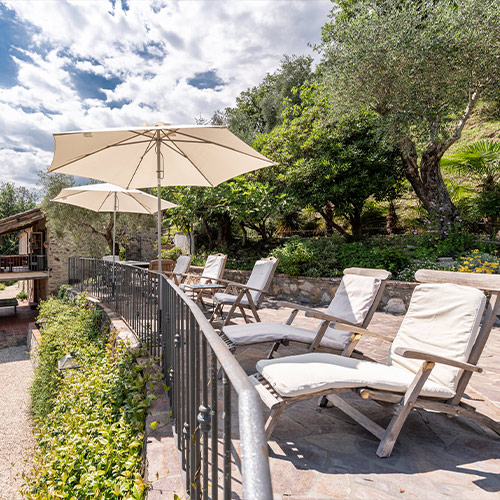 Outside seating area with stunning tuscan hill views at Al Bastini